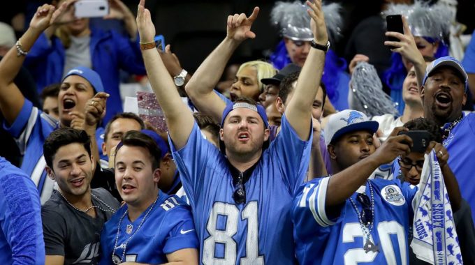 Los fanáticos de los Detroit Lions se ponen furiosos por otra no llamada contra el mismo LB del juego de playoffs de Dallas