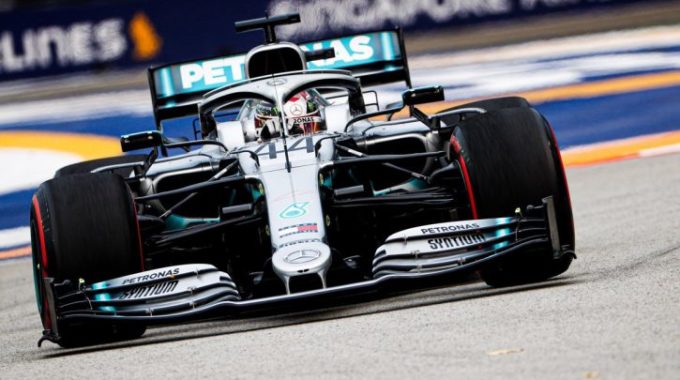 El equipo Mercedes F1 de Hamilton se refirió a los comisarios por falta de combustible