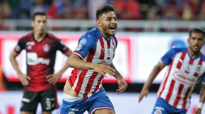 Chivas gana Clásico Tapatío tras gol de Alexis Vega