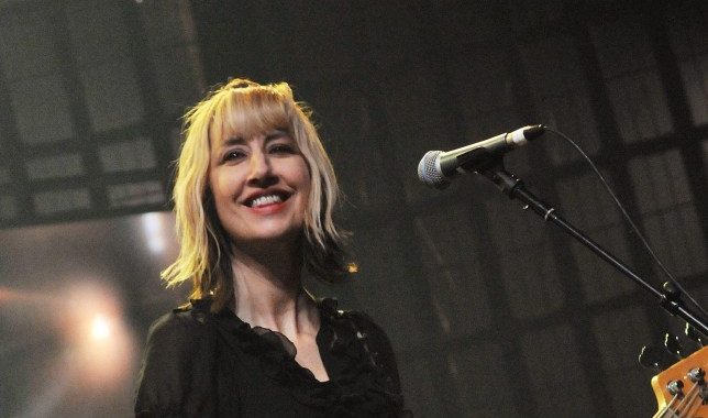 Kim Shattuck, cantante principal y compositor de The Muffs, muerto a los 56 años