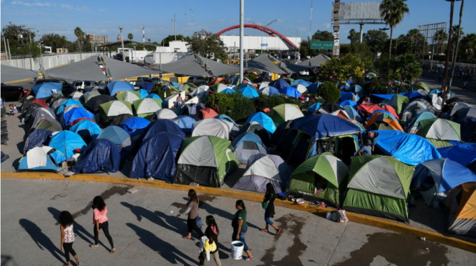 Funcionarios federales de inmigración anuncian planes para reanudar las audiencias de “permanecer en México” durante la pandemia de coronavirus