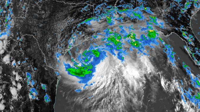 Se espera que Hanna sea un huracán antes de que toque tierra en Texas