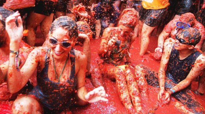 La Tomatina se vuelve virtual con el #TomatinaChallenge mientras el Ayuntamiento de Buñol mantiene vivas las fiestas canceladas