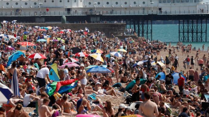 España establece récords de temperatura, Reino Unido ve el día más caluroso de 2020