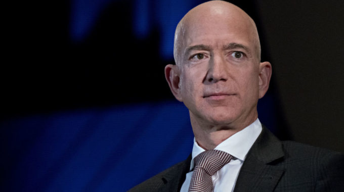 Jeff Bezos ahora vale más de 200 mil millones de dólares