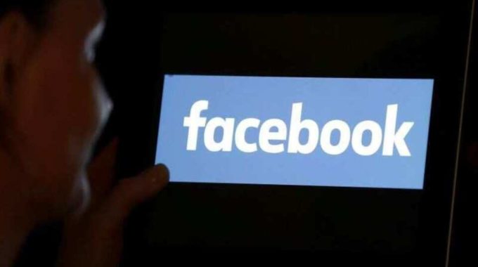 España busca gravar los servicios de Facebook y Google como operadores telefónicos