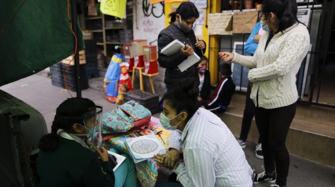 Tienda de tortillas de México ofrece TV e Internet gratis para escolares