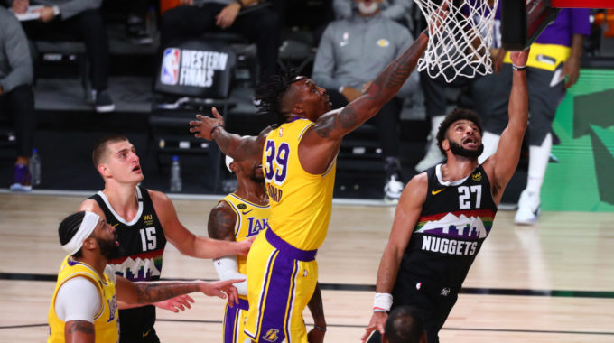 Davis vuelve a brillar cuando los Lakers superan a los Nuggets y se acercan a las finales de la NBA