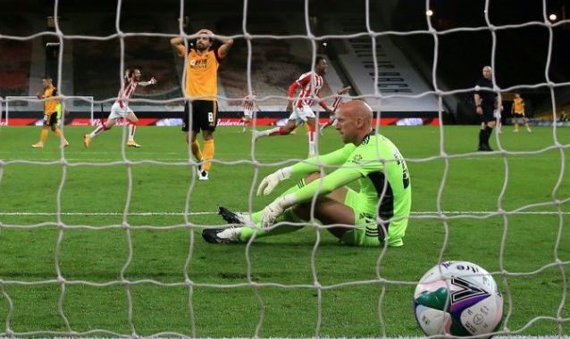 Lobos sorprendidos por Stoke de segunda división en la Copa de la Liga