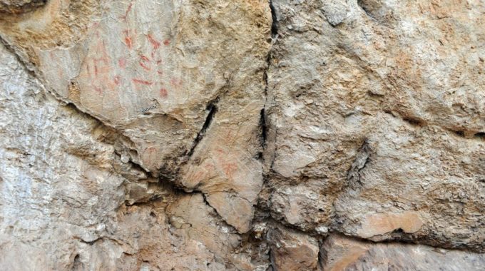 Huellas dactilares estudiadas en un sitio de arte rupestre en España