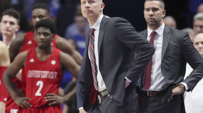 Chris Mack golpea a John Calipari mientras la rivalidad entre Kentucky Wildcats y Louisville Cardinals se intensifica