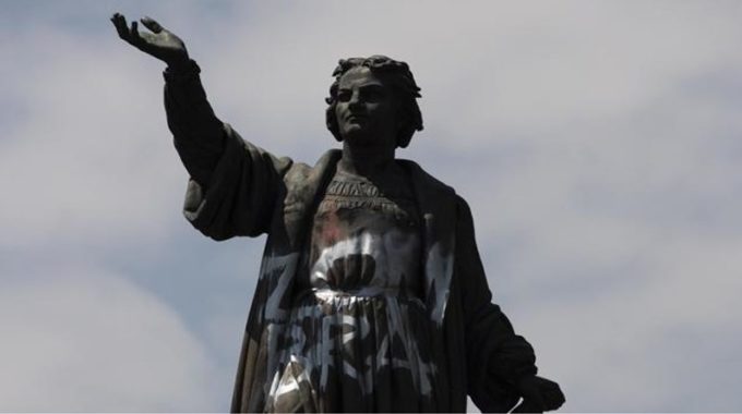 Se quitó la estatua de Cristóbal Colón en la Ciudad de México