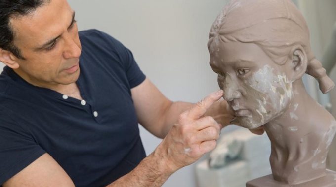 Simon Ourian combina la dermatología cosmética y el arte contemporáneo en una escultura de $3.5 millones de dólares