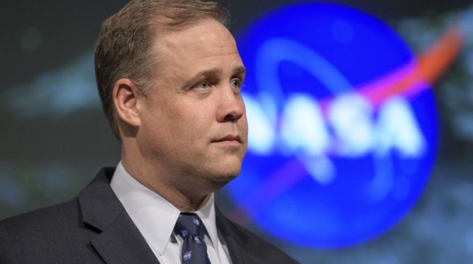 El jefe de la NASA, Jim Bridenstine, no permanecerá bajo el nuevo presidente