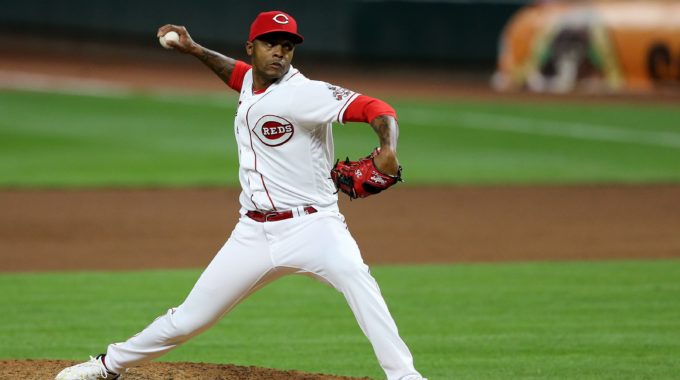 Angelinos de Los Ángeles se acercan a Raisel Iglesias de Cincinnati Reds