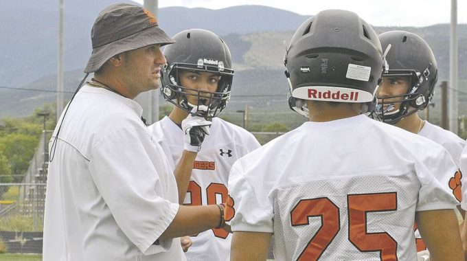 Crece la presión en Nuevo México para llamar al fútbol y los deportes de otoño