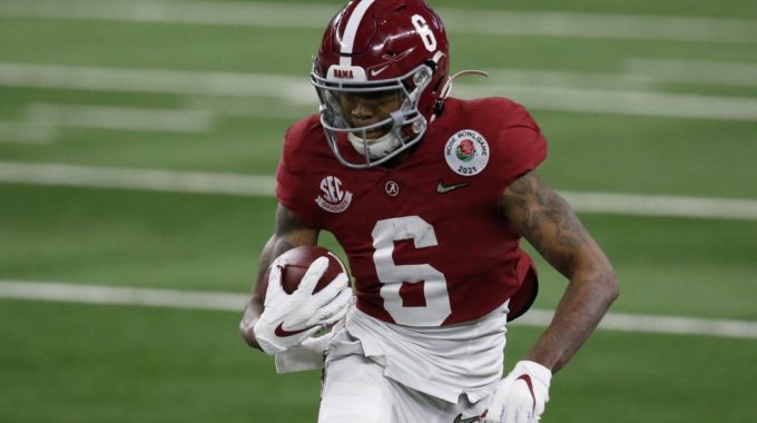 Alabama Crimson Tide WR DeVonta Smith dice que el foco está en Ohio State Buckeyes después de ganar el Trofeo Heisman