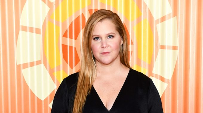 Amy Schumer finalmente habló sobre su papel en la controversia de Hilaria Baldwin