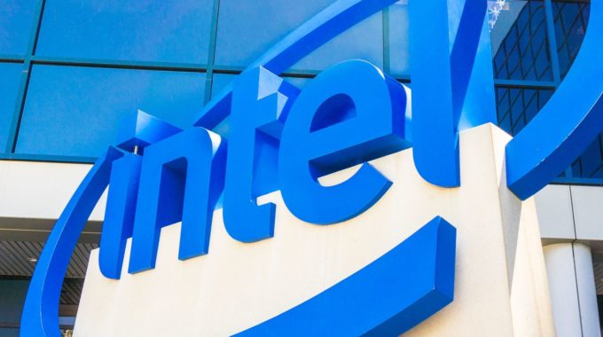 Las acciones de Intel aumentan tras las ganancias del cuarto trimestre mientras las ventas de PC continúan impresionando