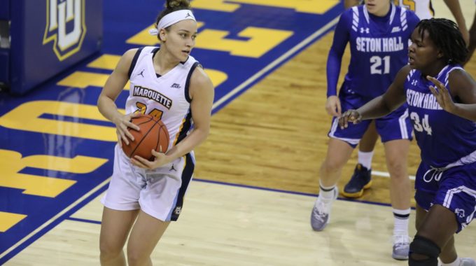 Selena Lott, graduada de Columbia, jugando bien para Marquette