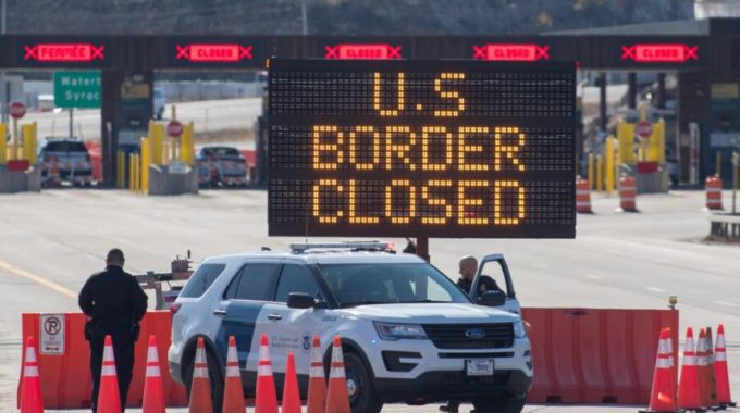 EE. UU. Extiende las restricciones de viaje en las fronteras terrestres con Canadá y México hasta el 21 de marzo