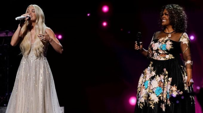 La nominada a los premios ACM, Carrie Underwood, sorprende a los espectadores con una actuación de gospel medley junto a CeCe Winans