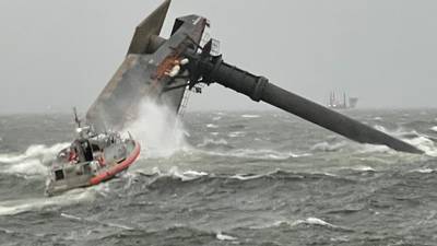 Gran barco comercial zozobra en el Golfo de México al sur de Luisiana; 6 rescatados