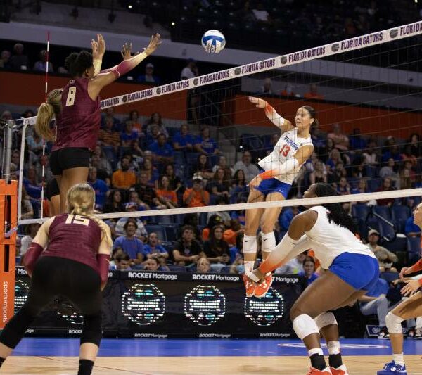 El equipo de voleibol de Florida, tercero clasificado, ganó un emocionante partido de cinco sets sobre Florida State el martes por la noche en Tully Gymnasium.