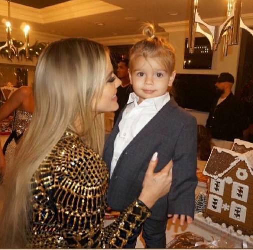 Scott Disick comparte una dulce foto de su hijo Reign, de 8 años, vistiendo una camiseta con la cara de la tía Khloé Kardashian