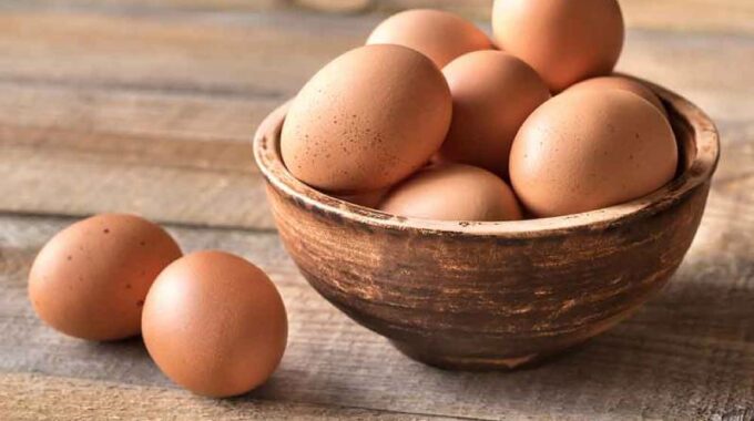 ¿Necesita dejar los huevos si tiene el colesterol alto?