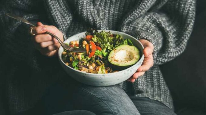 Comer en volumen: la estrategia satisfactoria para controlar el peso y disfrutar de un placer rico en nutrientes