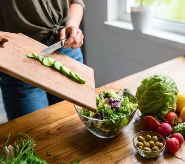 Adoptar ensaladas y verduras: un desafío evolutivo y el camino hacia una alimentación saludable