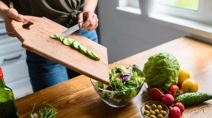 Adoptar ensaladas y verduras: un desafío evolutivo y el camino hacia una alimentación saludable