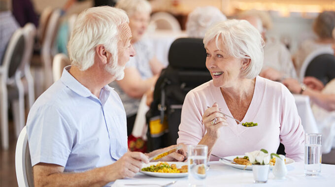 Nutrición para personas mayores: consejos sobre comidas saludables durante las fiestas