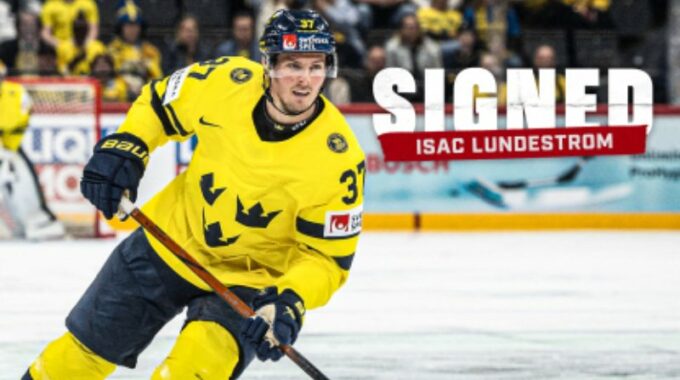 Los Blue Jackets firman al pívot Isac Lundestrom con un contrato de dos años