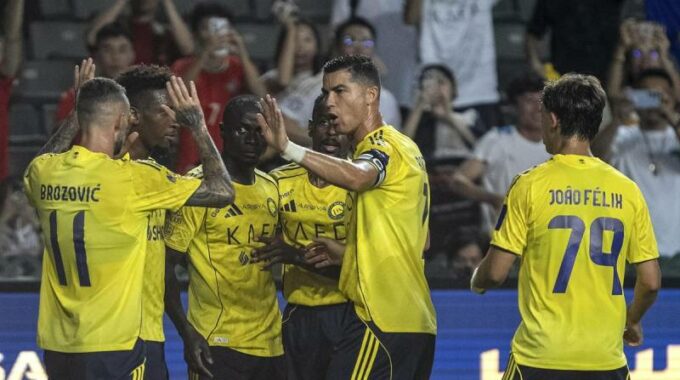 Ronaldo asistió en la victoria del Al Nassr con 10 hombres sobre el Al Ittihad y avanzó a la final de la Supercopa Saudí